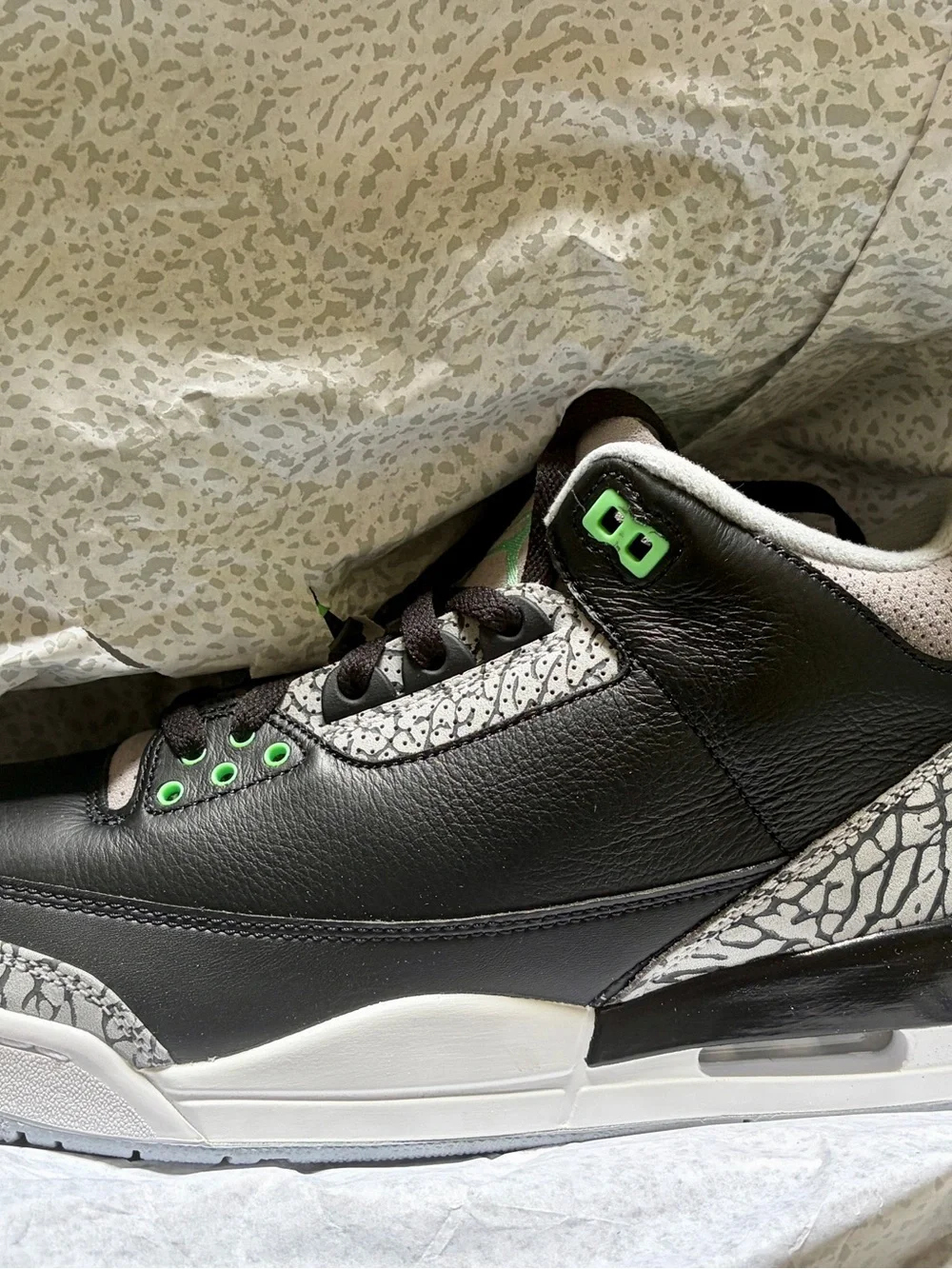 Air Jordan 3 Retro Green Glow Men’s 11.5 New